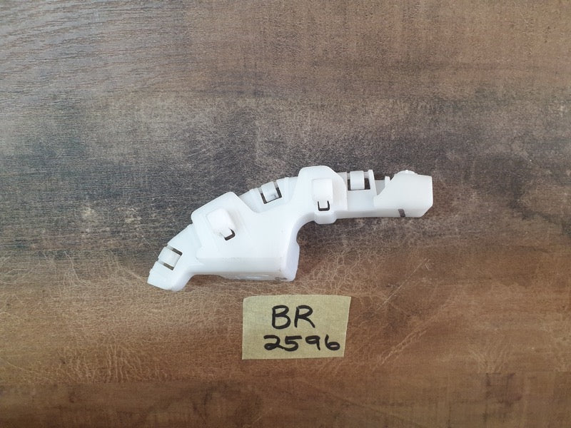 Original Used Renault Kwid Right Front Bumper Bracket