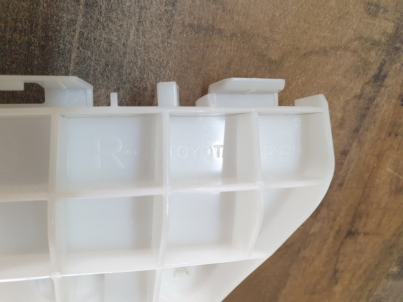 Original New Toyota Corolla Quest Right Rear Bumper Upper Retainer