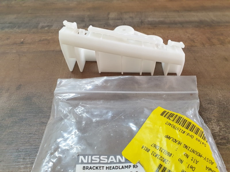 Original New Nissan Navara Right Lower Headlight Bracket