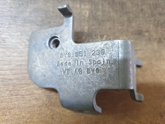 Original Used Audi A3 Right Front Hooter Bracket