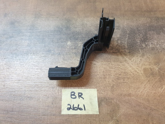 Original New Mercedes-Benz V-Class W447 Right Front Door Hanlde Bearing Bracket