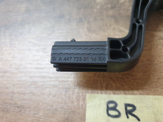 Original New Mercedes-Benz V-Class W447 Right Front Door Hanlde Bearing Bracket