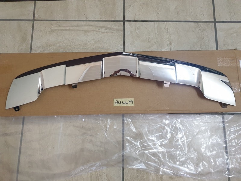 Original New Mercedes-Benz R W251 2011 Front Bumper Lower Chrome Moulding