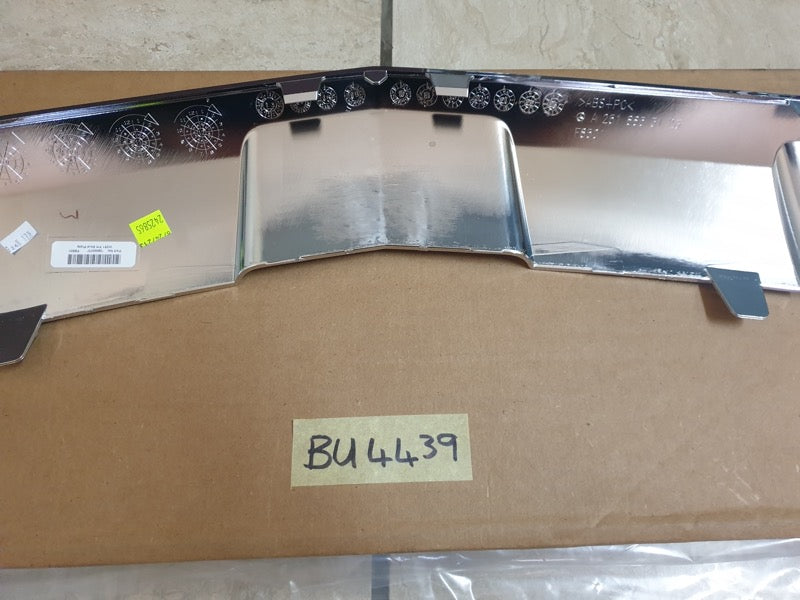 Original New Mercedes-Benz R W251 2011 Front Bumper Lower Chrome Moulding