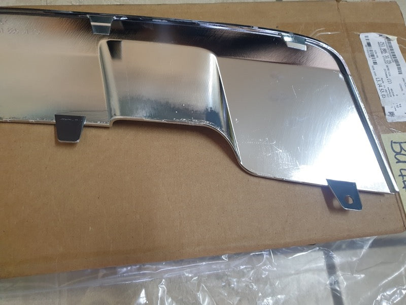 Original New Mercedes-Benz R W251 2011 Front Bumper Lower Chrome Moulding