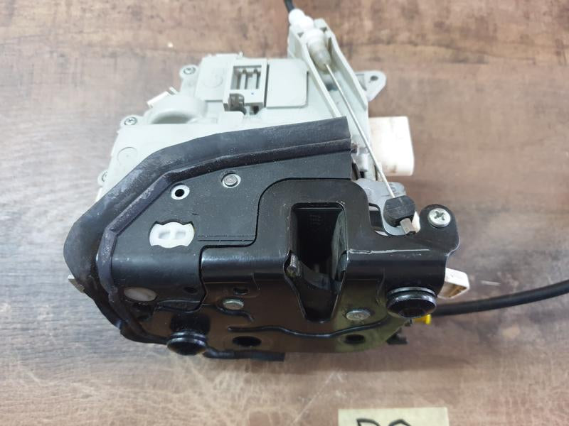 Original Used Audi Q5 Left Front Door Lock Mechanism With Inner Door Lock Bracket