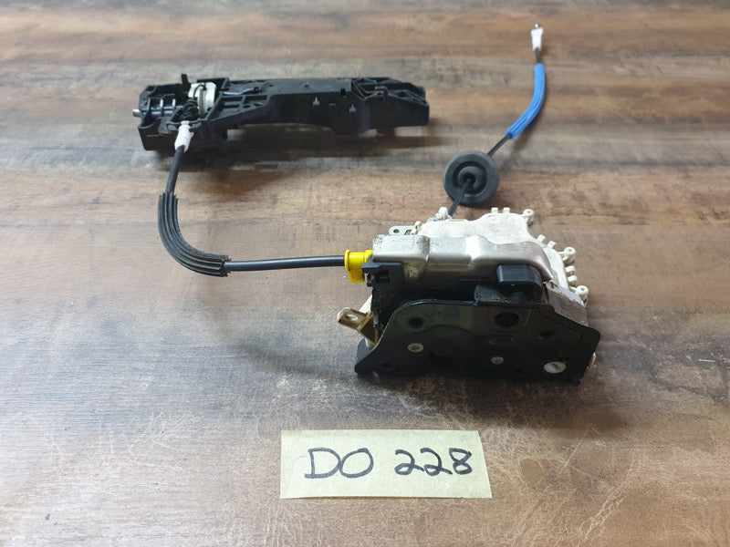 Original Used Audi A4 Left Front Door Lock Mechanism With Inner Door Handle