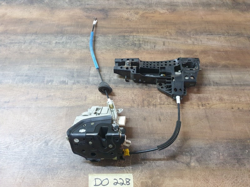 Original Used Audi A4 Left Front Door Lock Mechanism With Inner Door Handle
