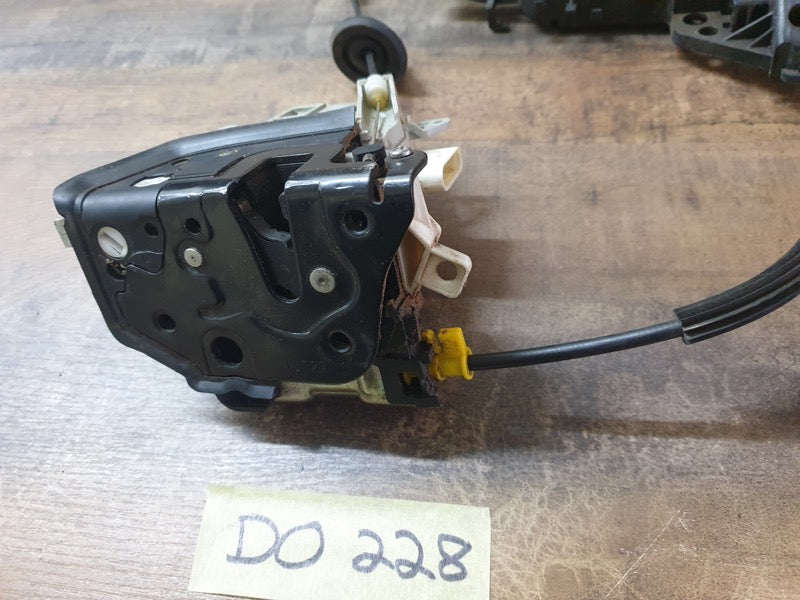 Original Used Audi A4 Left Front Door Lock Mechanism With Inner Door Handle