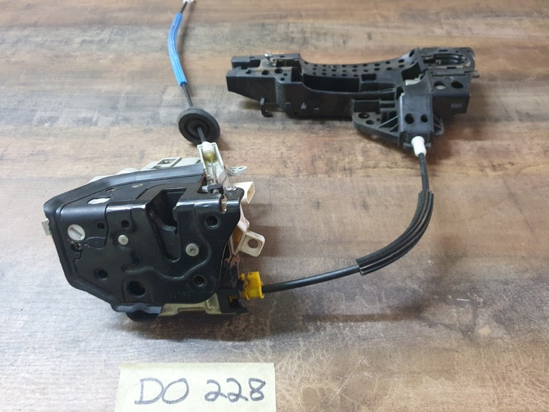 Original Used Audi A4 Left Front Door Lock Mechanism With Inner Door Handle
