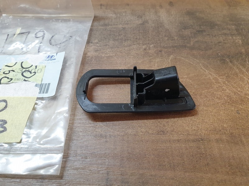 Original New Hyundai Venue 2021 Left Front Door Outer Handle Cover