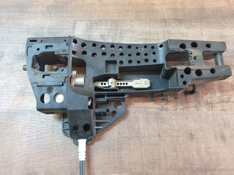 Original Used Audi Right Door Handle Bracket