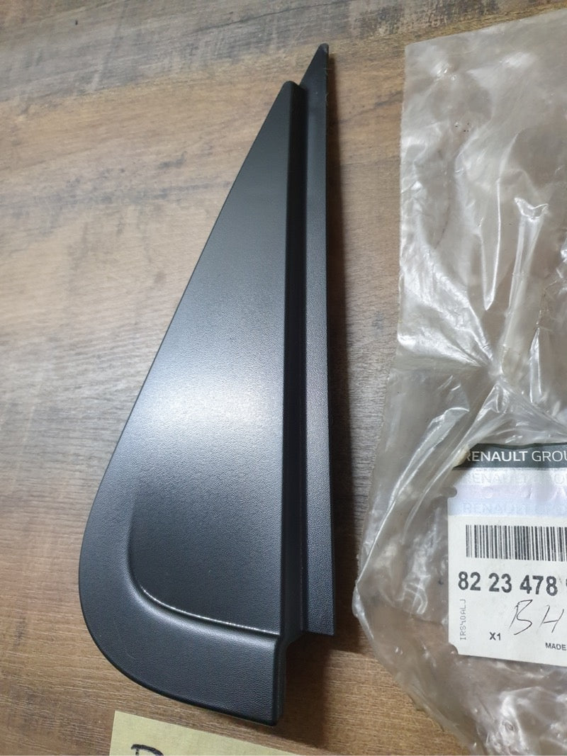 Original New Renault Duster Right Rear Door Frame Moulding