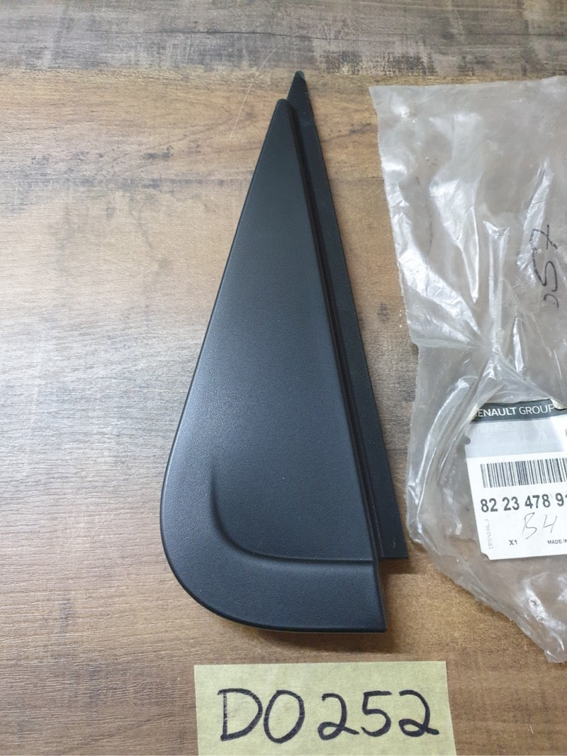Original New Renault Duster Right Rear Door Frame Moulding