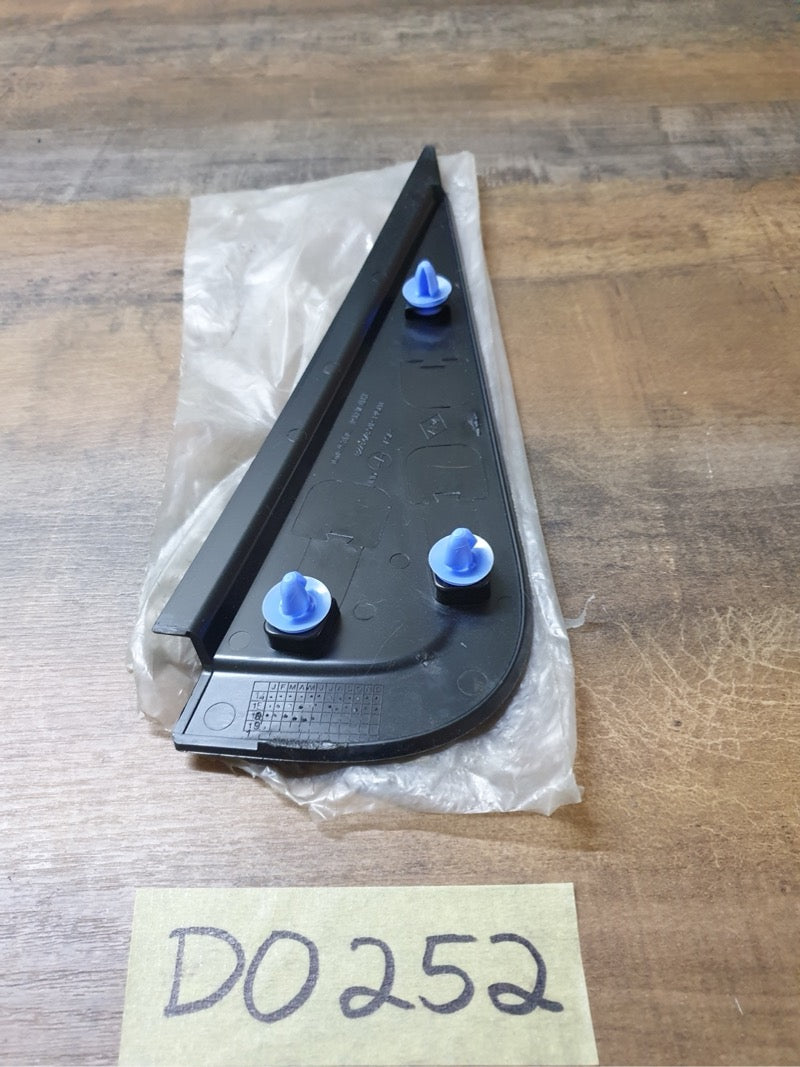 Original New Renault Duster Right Rear Door Frame Moulding