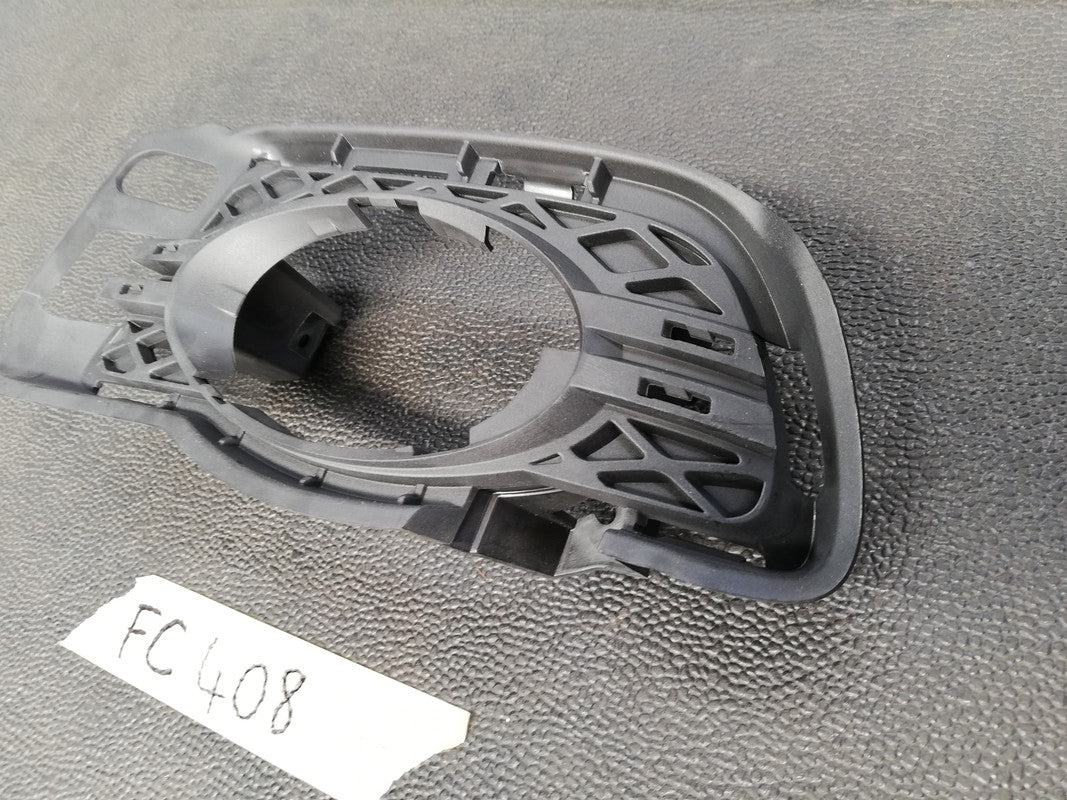 Mercedes-Benz C-Class W204, C180 - C63 AMG Left Fog Lamp Cover Bracket Support