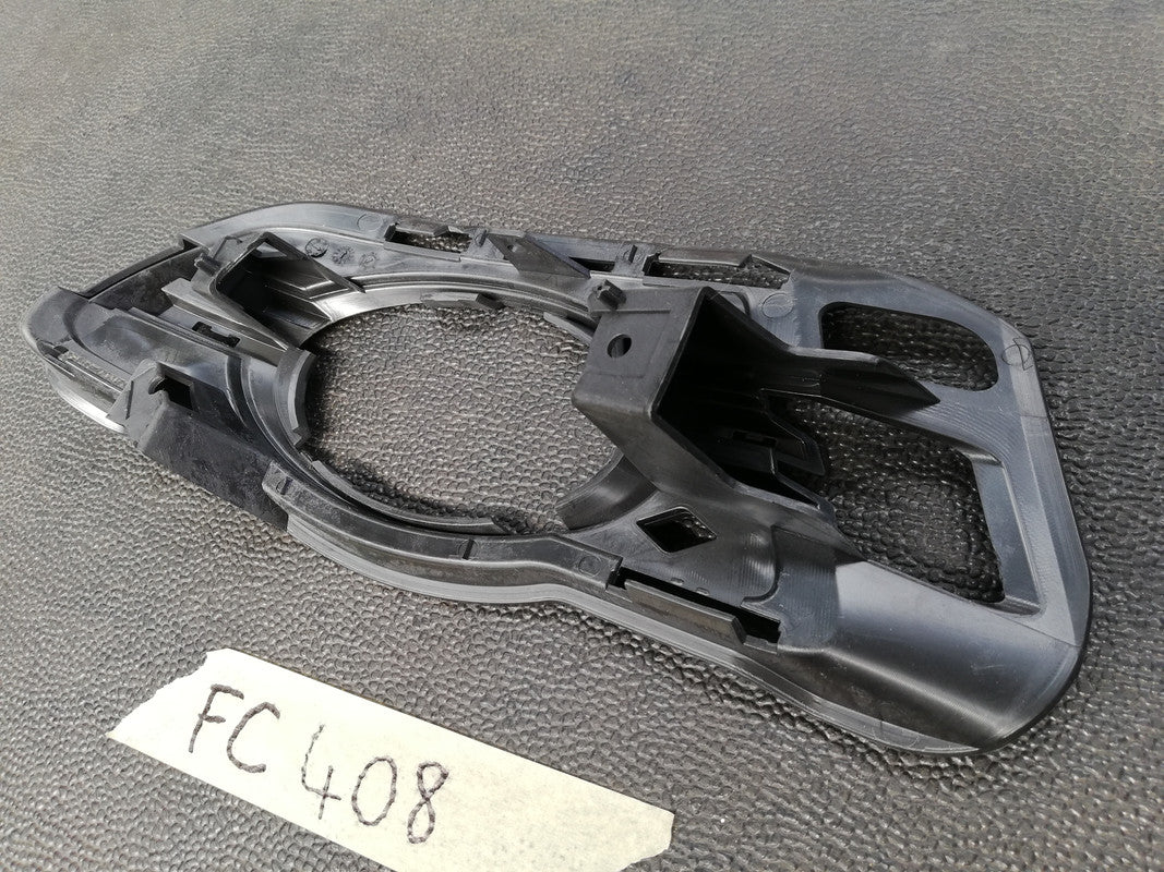 Mercedes-Benz C-Class W204, C180 - C63 AMG Left Fog Lamp Cover Bracket Support