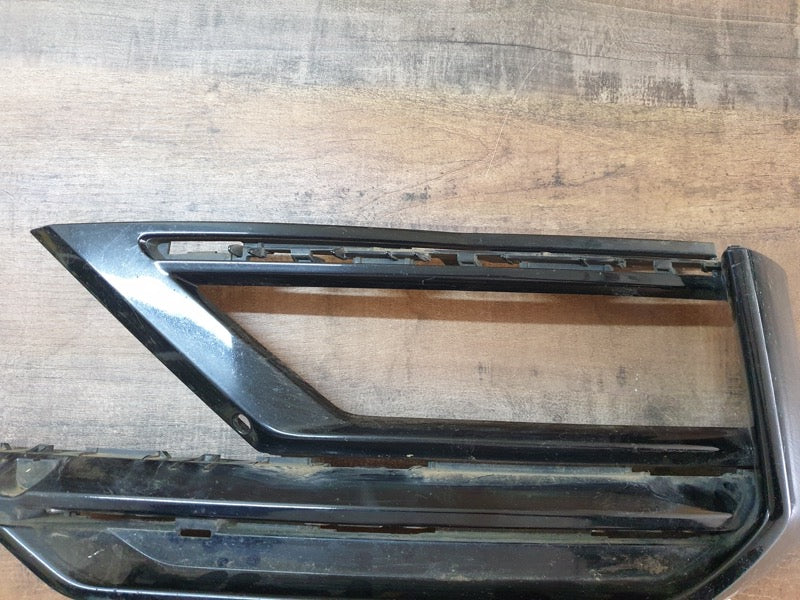 Original Used Volkswagen Tiguan Left Front Bumper Lower Vent Grille