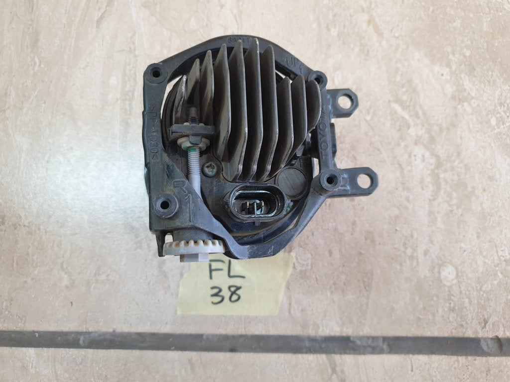 Toyota Land Cruiser 2018, with bracket Right Fog Light