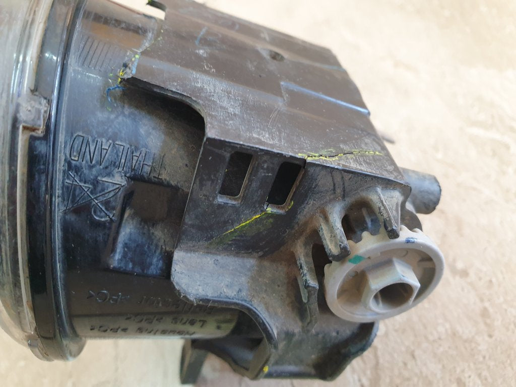 Toyota Land Cruiser 2018, with bracket Right Fog Light