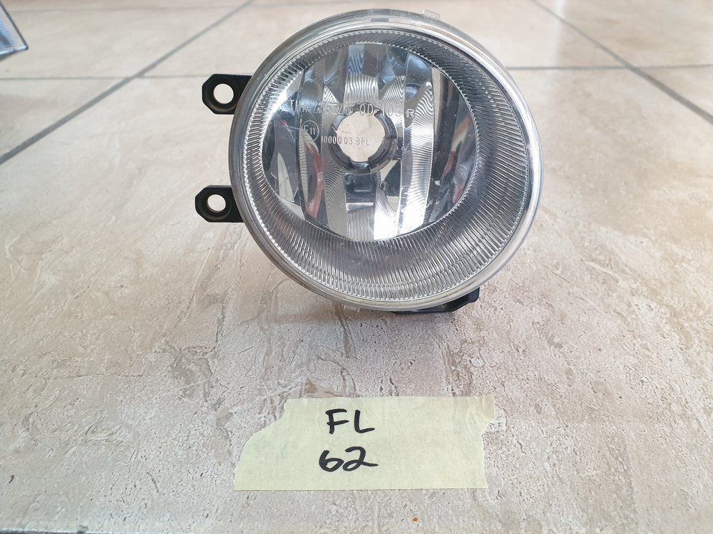 Toyota Hilux 2.4D, with bracket Right Fog Light