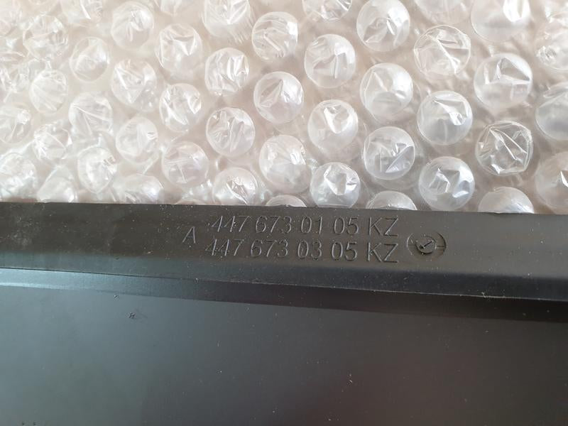 Original New Mercedes-Benz V-Class W447 Left Front Side Window Pane Glass