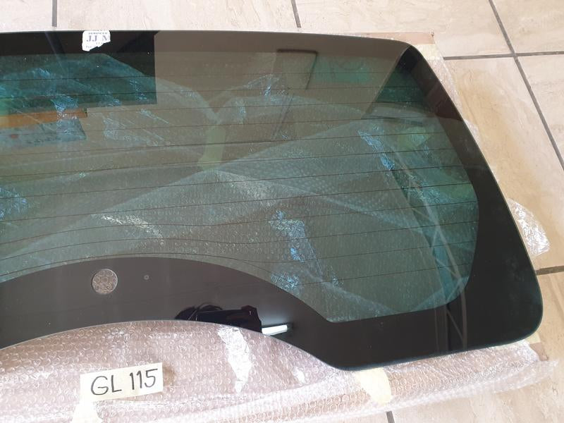 Original Used Mitsubishi Pajero Rear Windscreen Glass