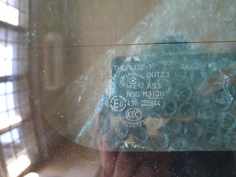 Original Used Mitsubishi Pajero Rear Windscreen Glass