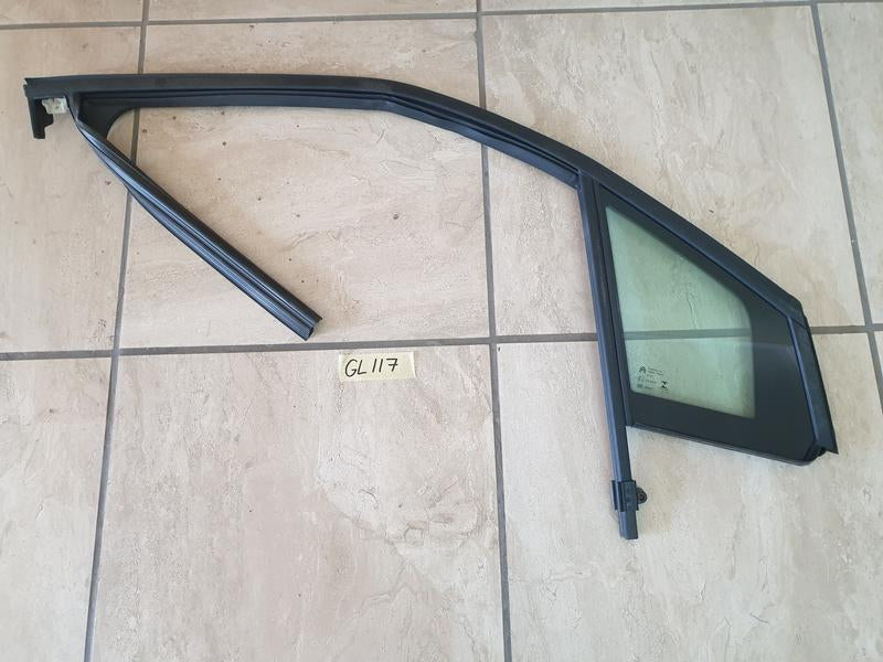 Original Used Opel Crossland X Right Front Window Channel With Quarter Glass Fixed Window