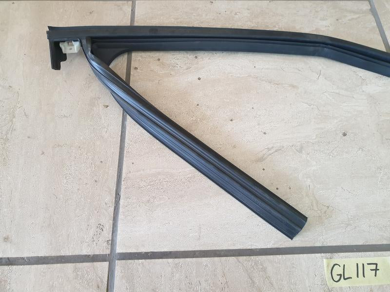 Original Used Opel Crossland X Right Front Window Channel With Quarter Glass Fixed Window