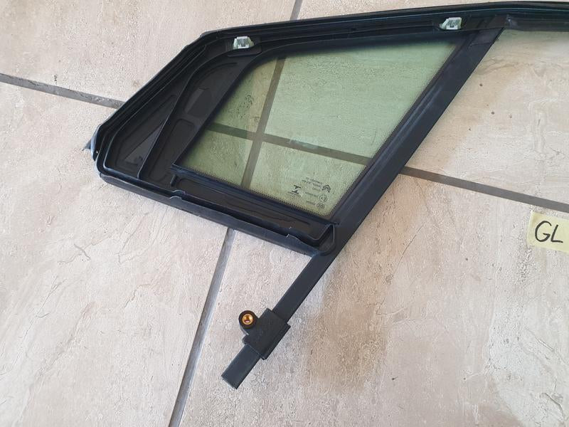 Original Used Opel Crossland X Right Front Window Channel With Quarter Glass Fixed Window