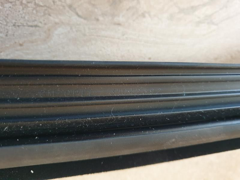 Original Used Opel Crossland X Right Front Window Channel With Quarter Glass Fixed Window