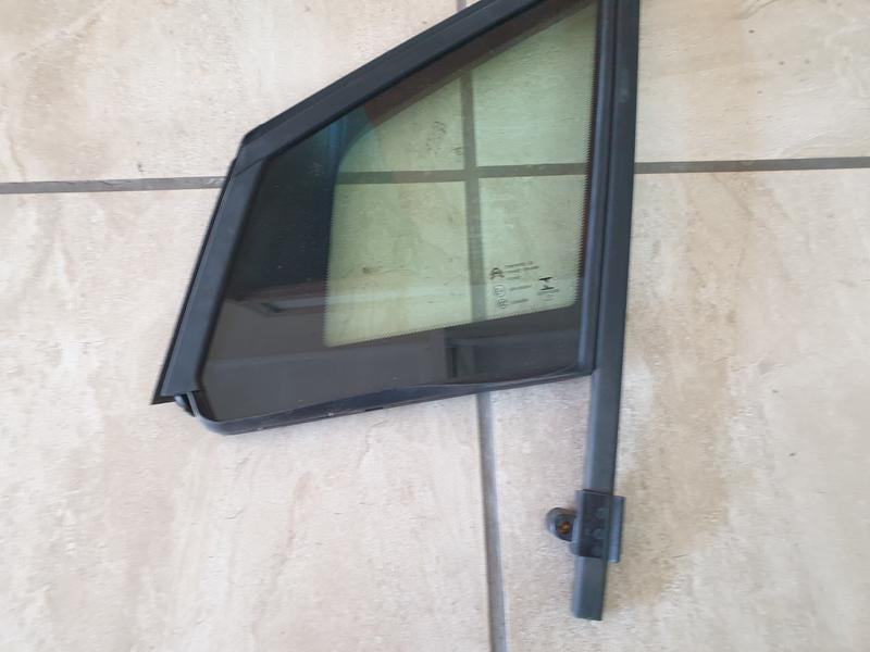 Original Used Opel Crossland X Left Front Window Channel With Quarter Glass Fixed Window