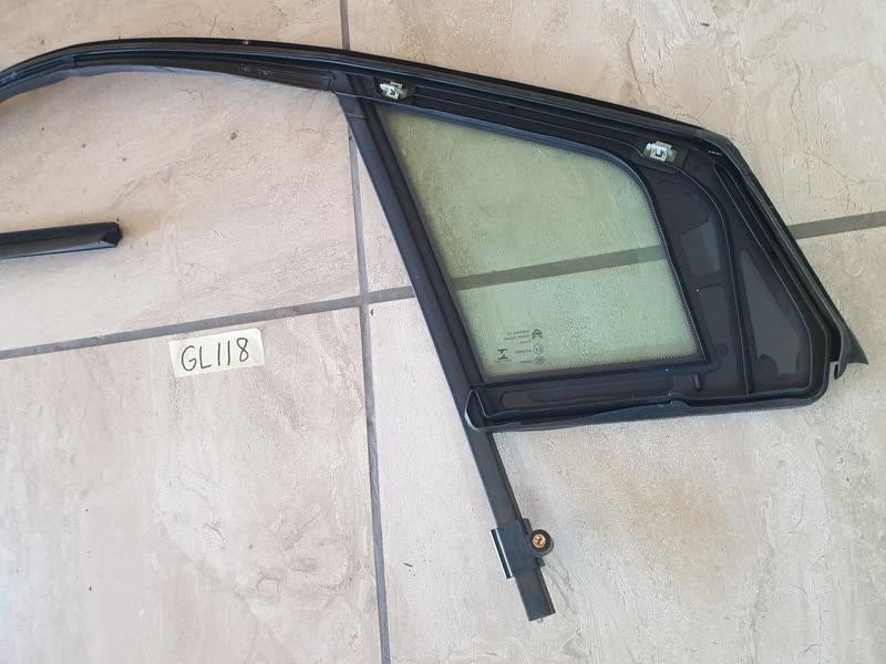 Original Used Opel Crossland X Left Front Window Channel With Quarter Glass Fixed Window