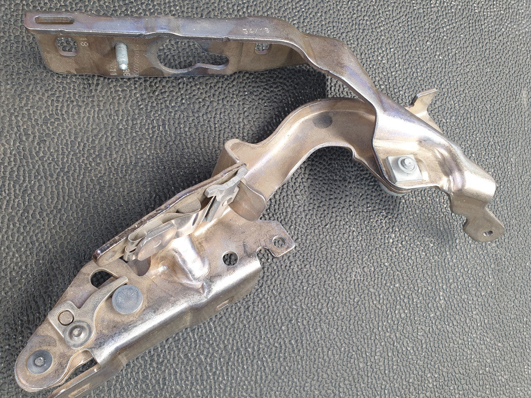 Mercedes-Benz CLA W117 Right Bonnet Hinge