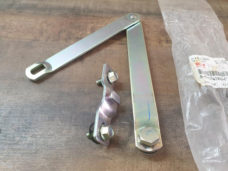 Original New Isuzu D-Max Tailgate Hinge
