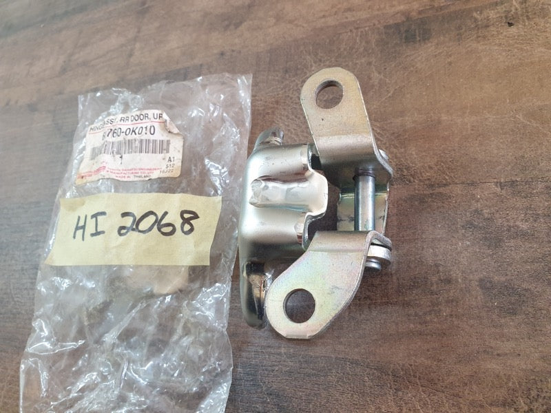 Original New Toyota Hilux Raider Left Rear Door Upper Hinge