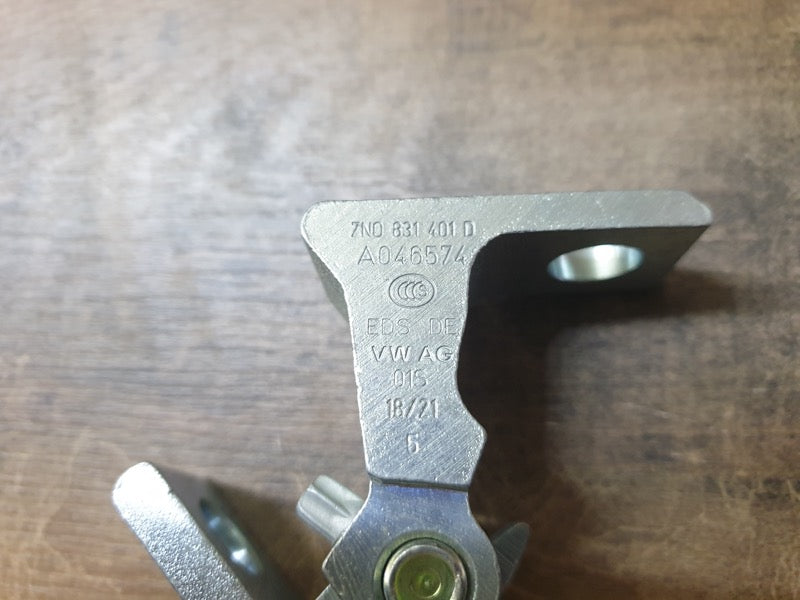 Original New Volkswagen Polo Left Front Door Hinge