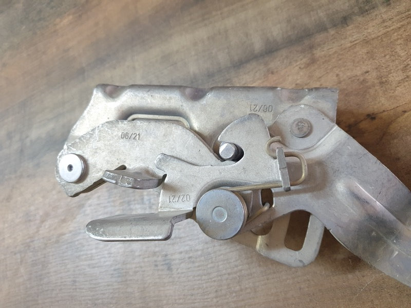 Original New Mercedes-Benz C-Class W205 Left Front Bonnet Hinge