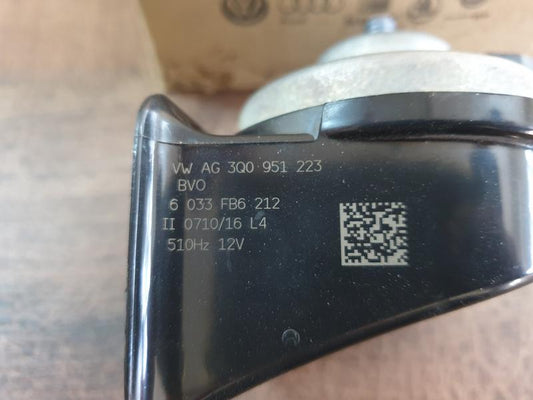 Original New Volkswagen Klaxon Tweeter Air Horn Passat Golf Polo 6 Signal Horn