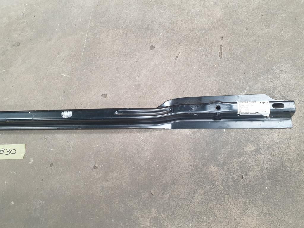 Original New Volkswagen Amarok Front Upper Slam Tray