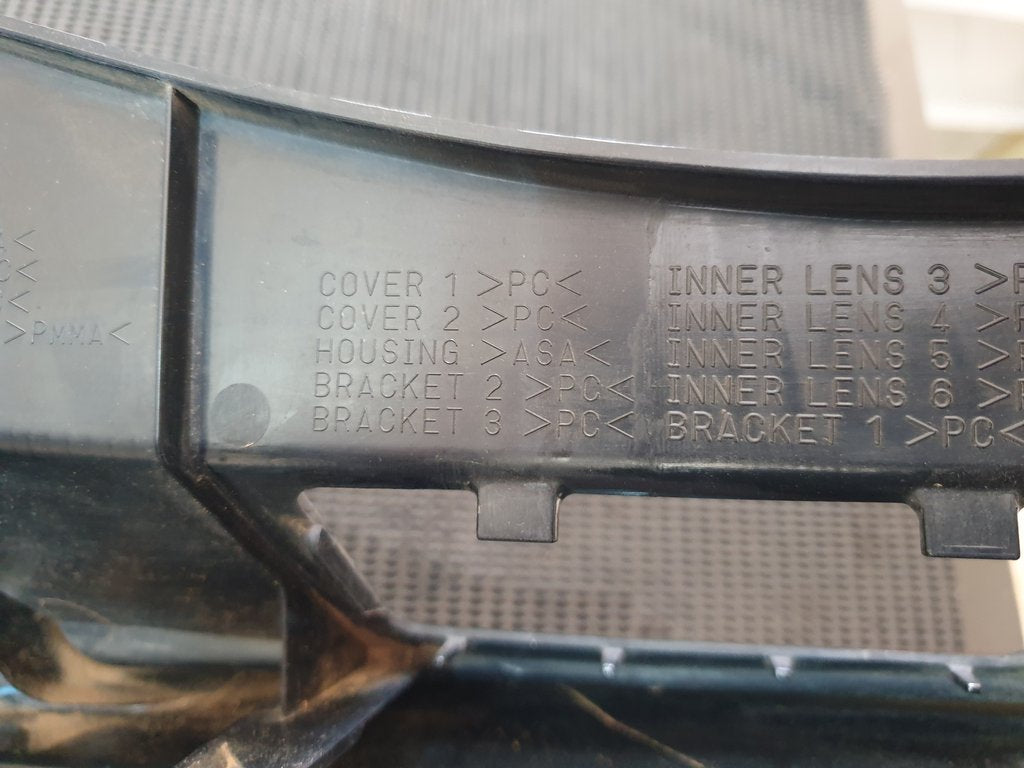 Mitsubishi Pajero Right Taillight