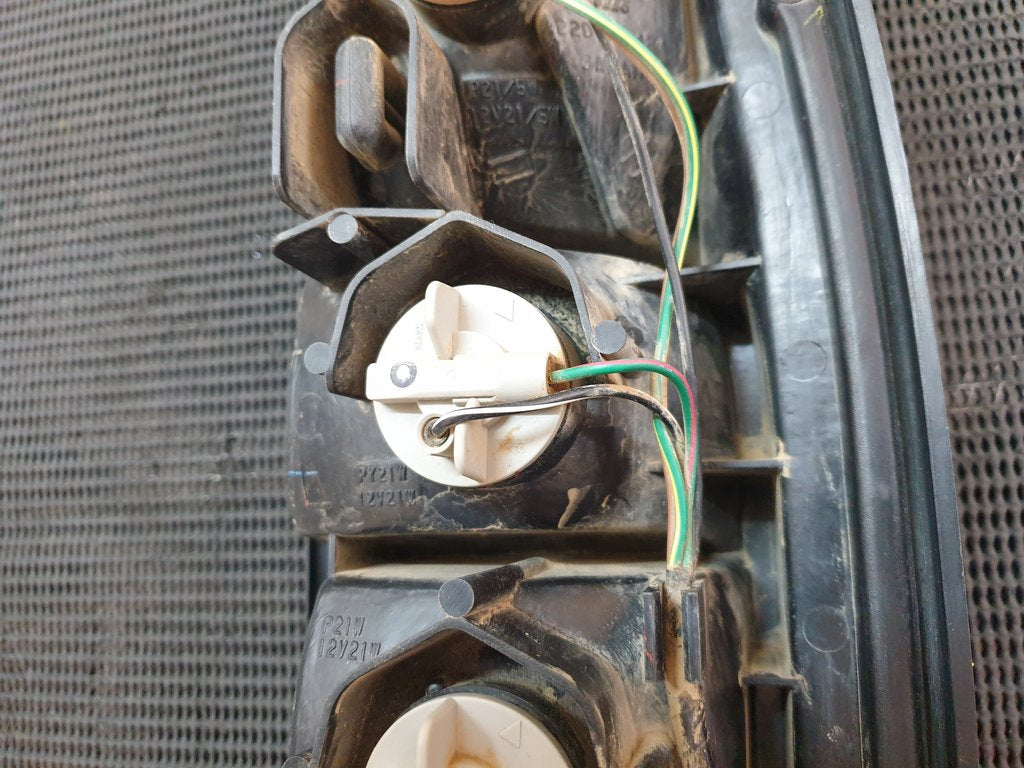Nissan NP300 Left Taillight