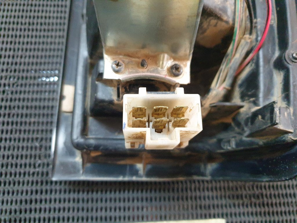 Nissan NP300 Left Taillight