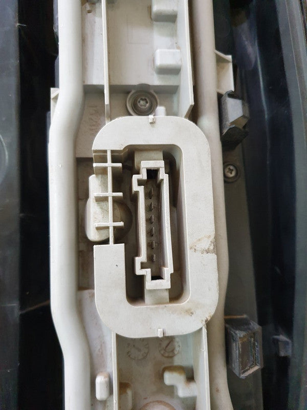 Mercedes-Benz Viano Left Taillight