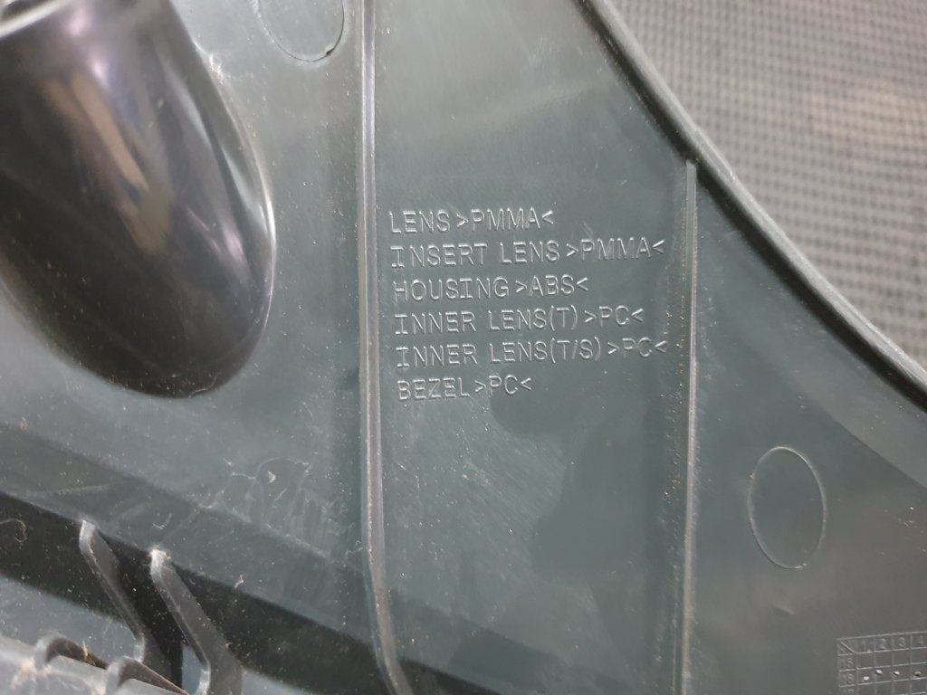 Mahindra KUV100 Right Taillight