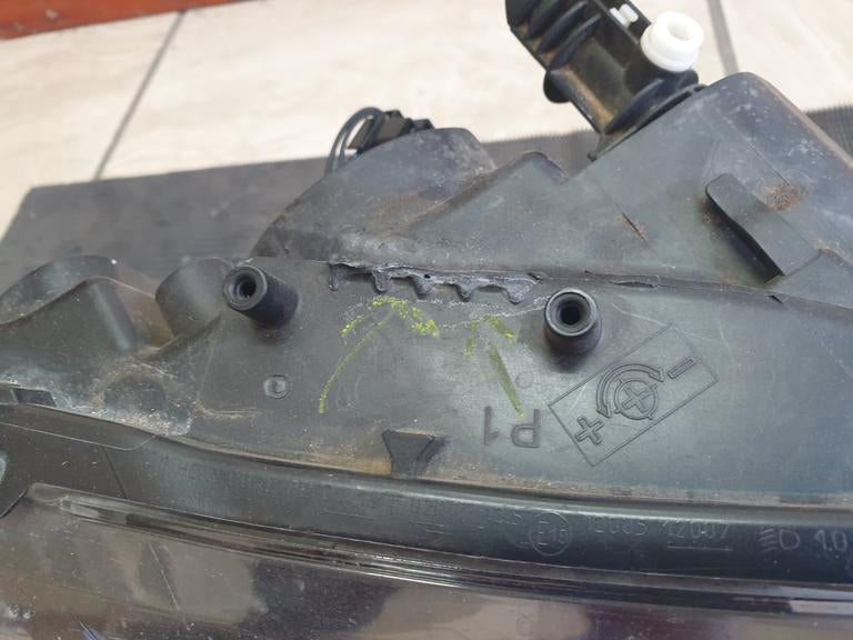 Renault Sandero Right Headlight