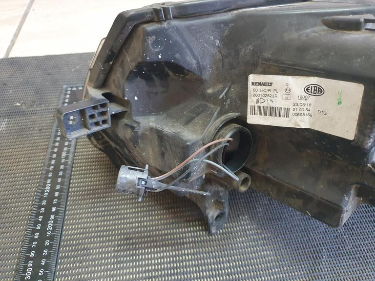 Renault Sandero Right Headlight