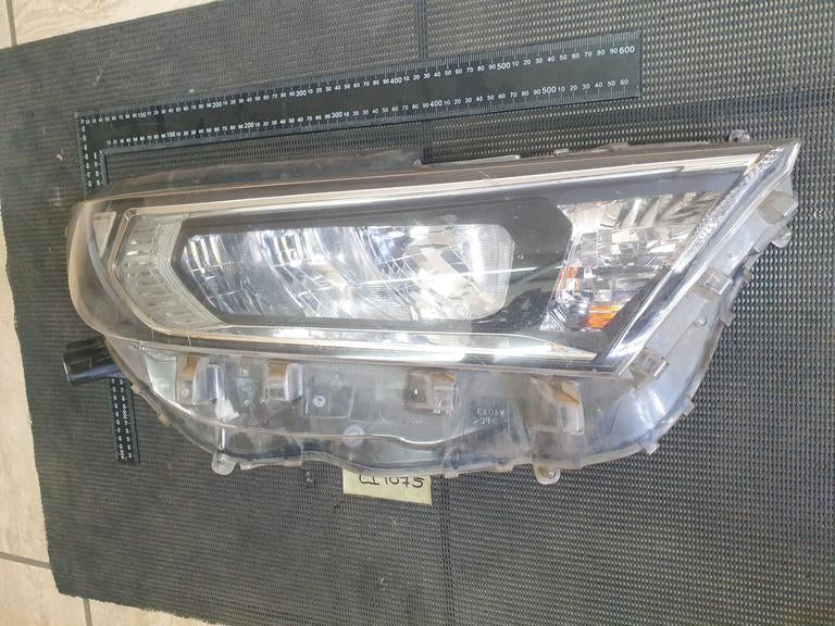 Toyota Rav4 Right Headlight