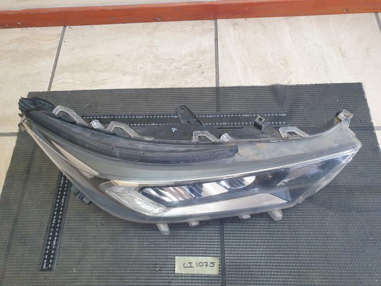 Toyota Rav4 Right Headlight